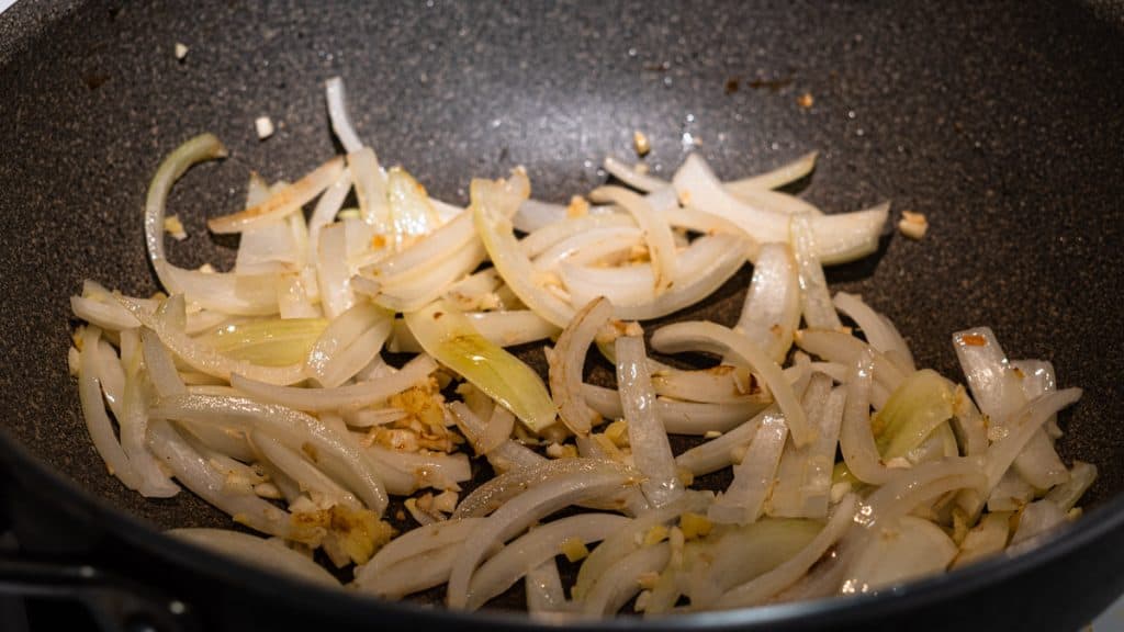 Stir-fried onions, garlic and ginger