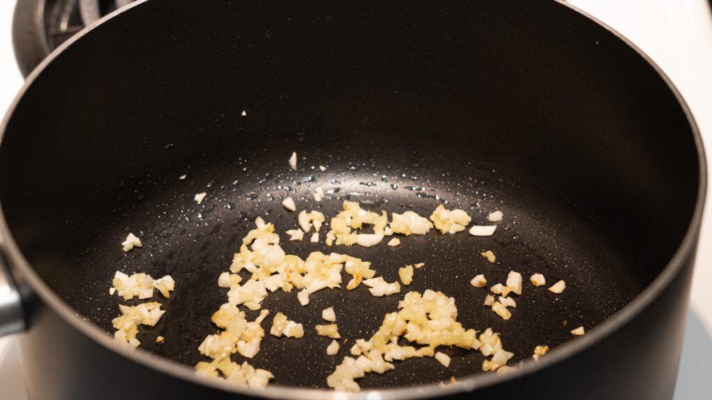 Frying garlic and ginger in a sauce pan