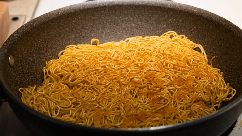 Fried Cantonese chow mein noodles