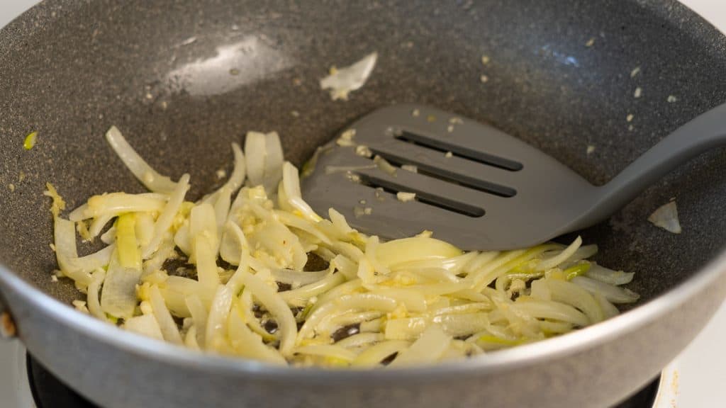 Frying garlic, onions and ginger in a pan