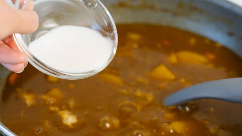 Adding cornstarch slurry to Japanese curry